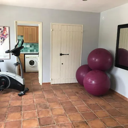 The Courtyard Дом отдыха Кастр